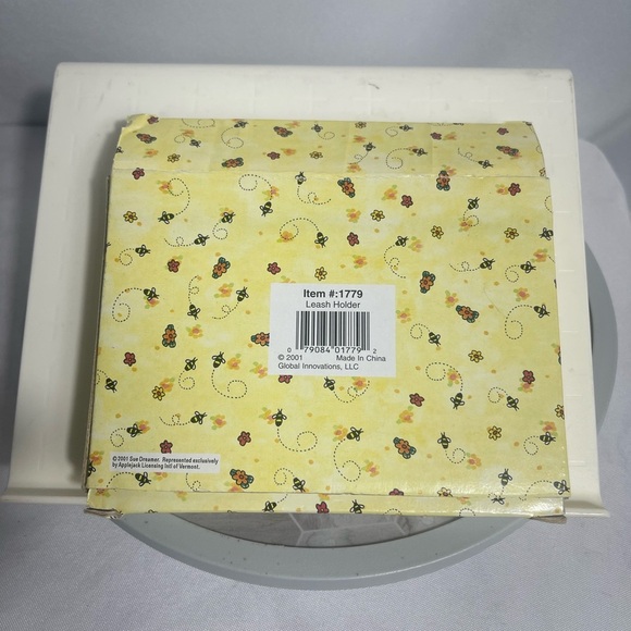 Sue Dreamer 2001 Girl Dog Cat Leash Hook Holder Wall Art w/ Box 6.5”x5.5” - Picture 2 of 7